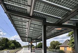 Bahnsteigdach mit Photovoltaik in Lünen